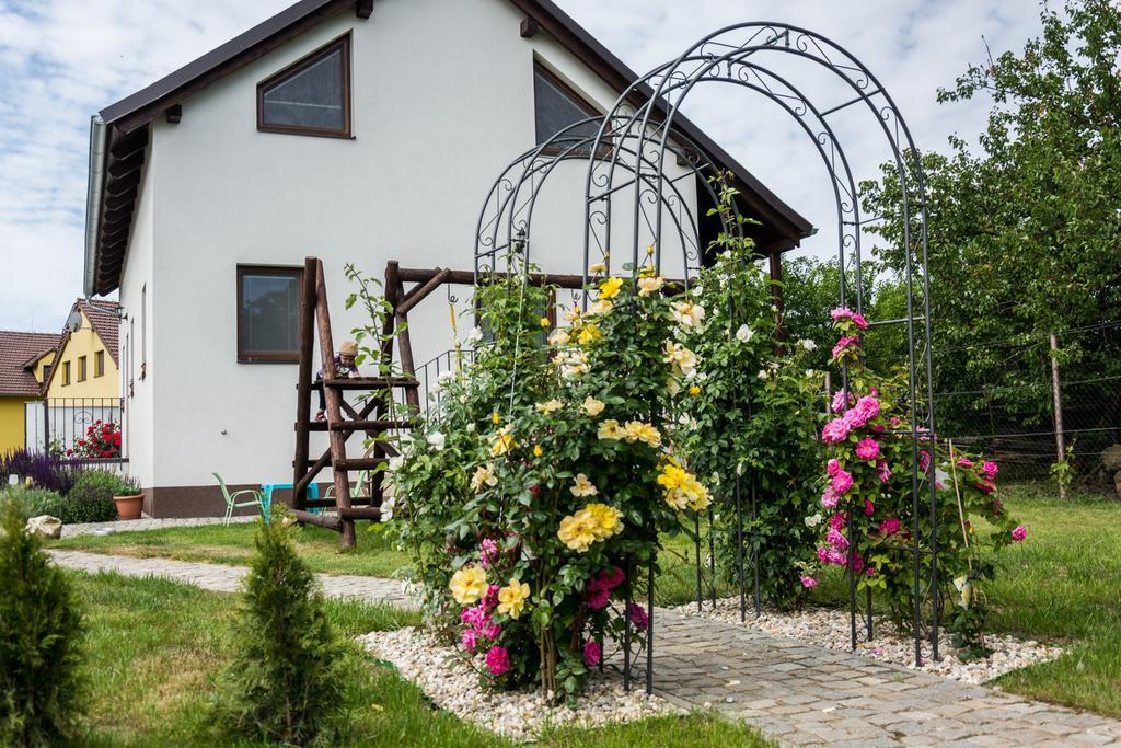 Penzion Harmonie Lednice Exteriör bild