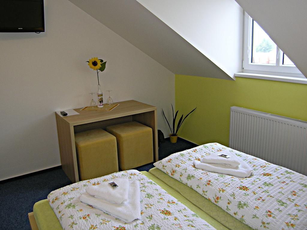 Penzion Harmonie Lednice Exteriör bild